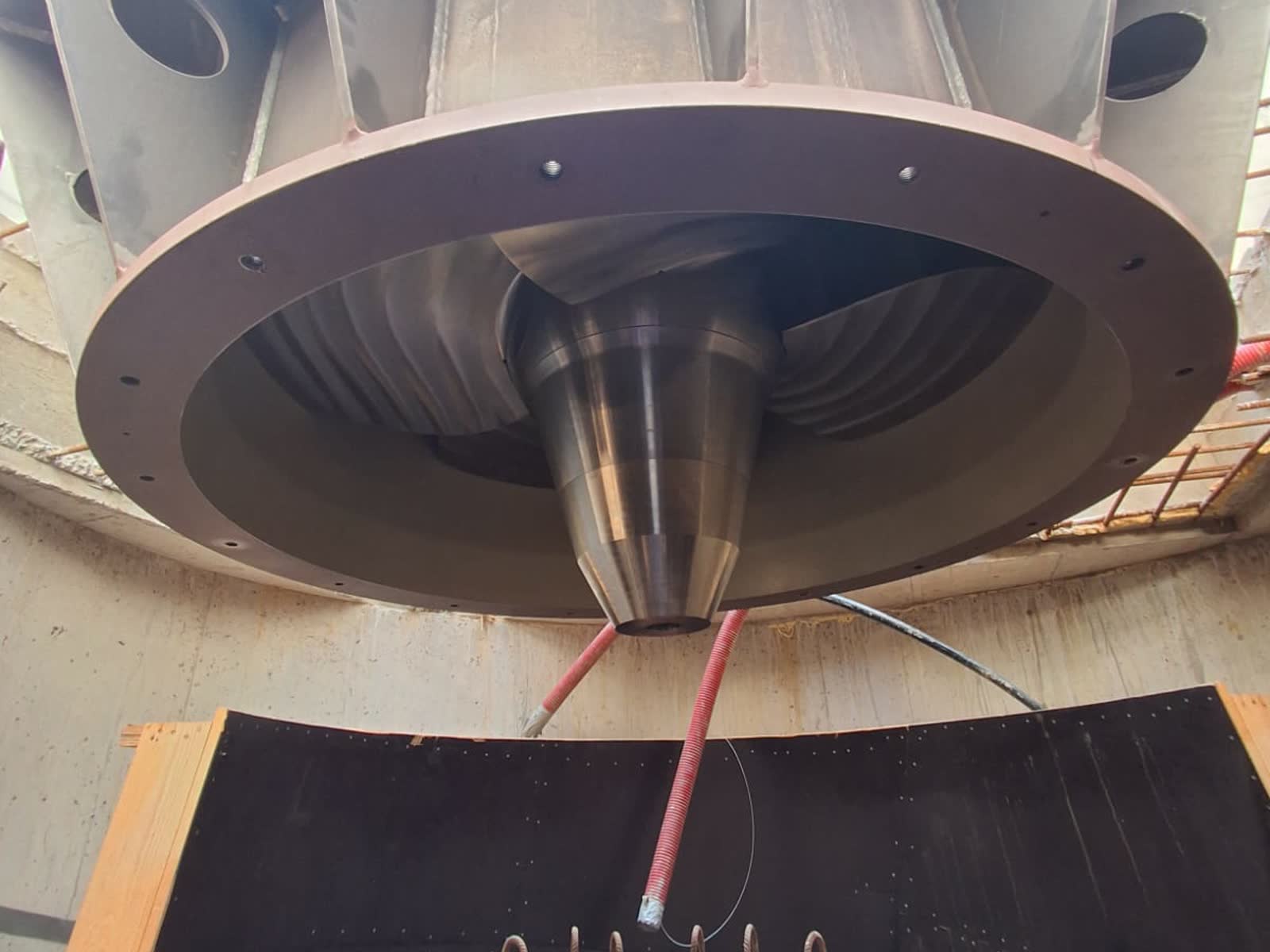 Einheben der Kaplanturbine beim KW Kulmmühle